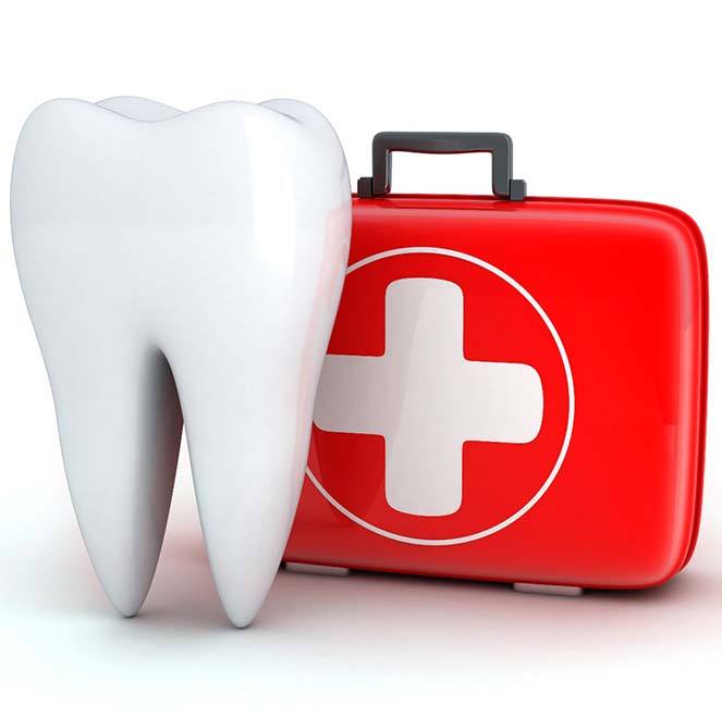 Smile with chipped front tooth