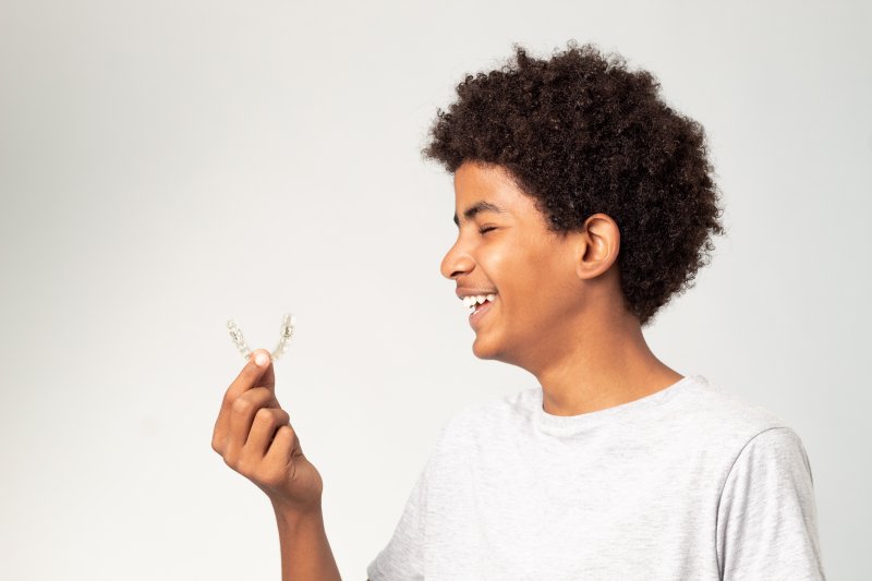 teen smiling with Invisalign in Jacksonville