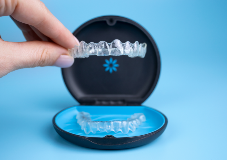 Invisaligner clear aligner in case